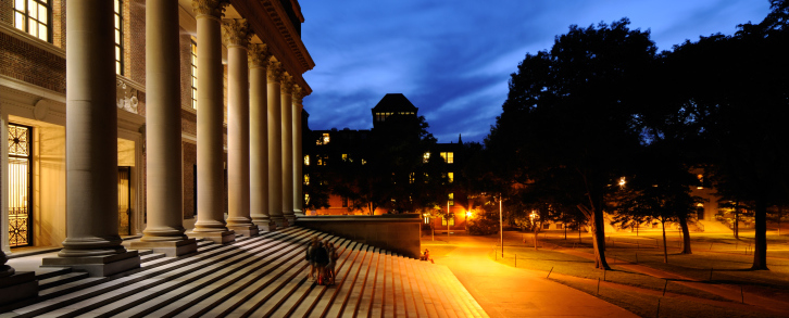 Harvard_Library_at_Night
