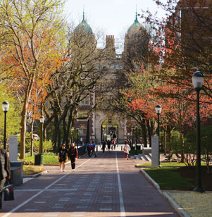 Christian Union at the University of Pennsylvania put “campus kindness” into action this fall by giving away hot cider to students on their way to class on Locust Walk, a centrally located pathway. There were no strings attached to receive the hot beverage. Yet, if students chose to sip their drink and discuss faith, leaders were there to engage. The outreach was part of the ministry’s on-going campus kindness effort, which also includes book giveaways and welcoming bags for freshmen.